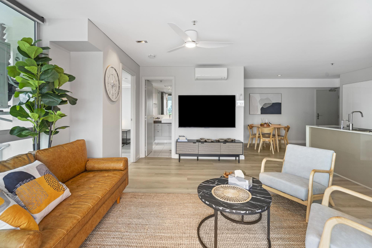 Separate living room 5, Central Apartment with Rooftop Pool & Views, Brisbane