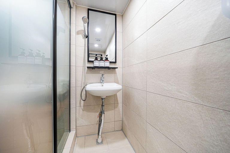 Bathroom 5, 247 Hostel Seoul, Jongno