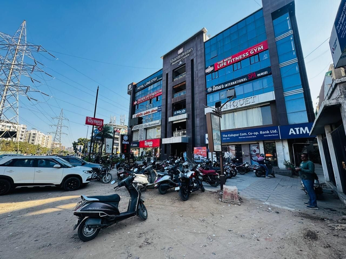 Others 5, Hotel Long Stay, Ahmadabad
