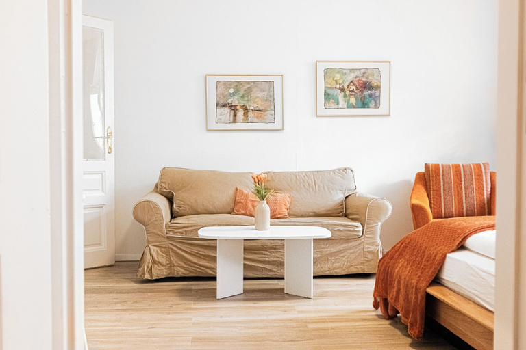 Living area 3, Affordable 2BR Apt Long Stay Karlsplatz, Wien