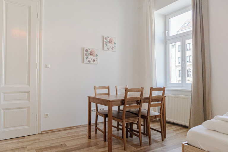 Dining 2, Special Vintage Apartment Near Downtown, Wien