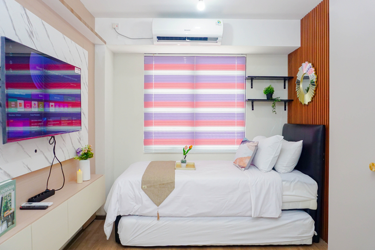 Bedroom 4, Compact Look Studio at Meikarta Apartment By Travelio, Cikarang