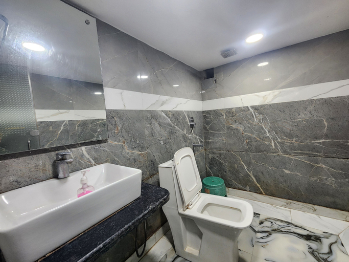 Bathroom 4, Hotel Kelson Dx, Delhi