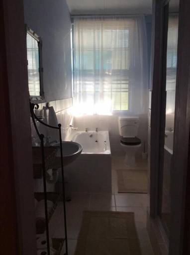 Bathroom 3, Kingston Farm, Cacadu