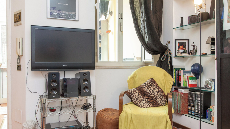 Others 5, Rental in Rome Lungaretta Apartment, Rome