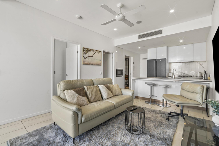Separate living room 5, Stylish 2-Bed Apartment in Central South Brisbane, Brisbane