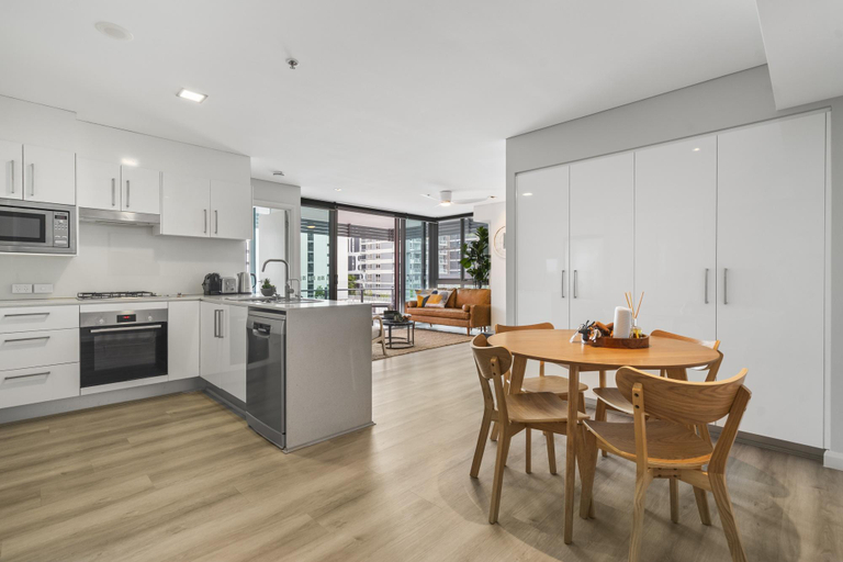 Kitchen 2, Central Apartment with Rooftop Pool & Views, Brisbane