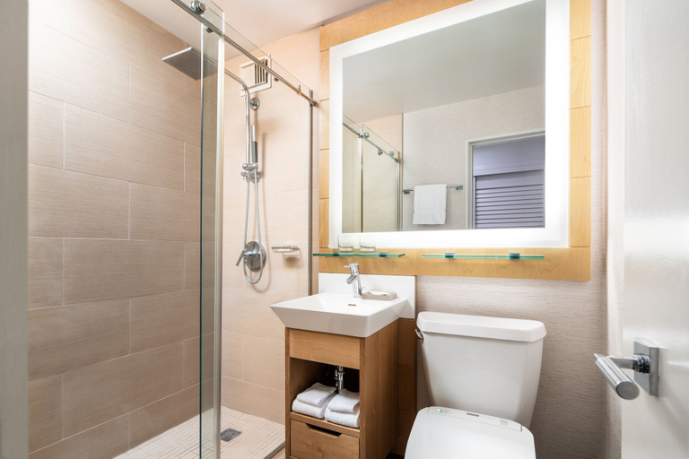 Bathroom 4, Moana Surfrider, A Westin Resort & Spa, Waikiki Be, Honolulu