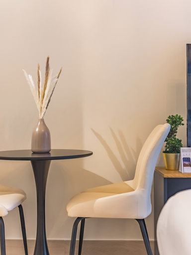 Dining 4, Tranquil Studio Getaway in Meydan City, Dubai