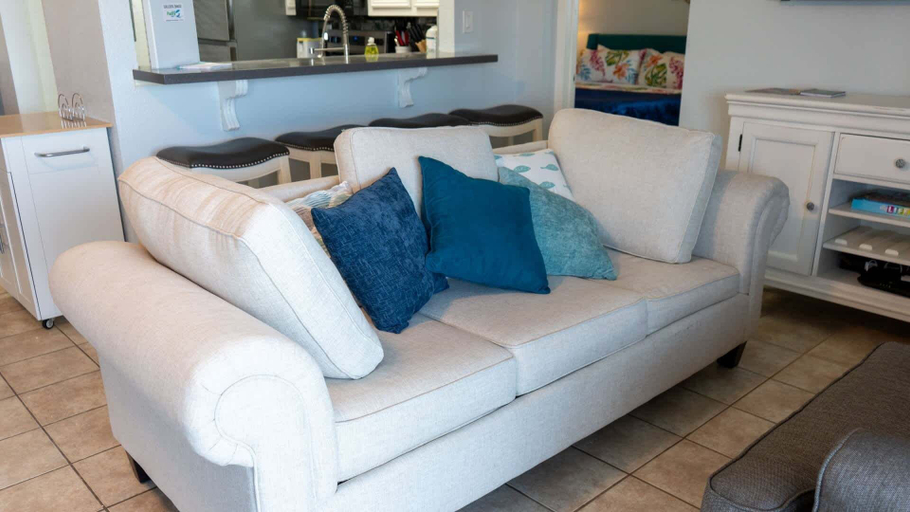 Living area 5, Bayfront W/docks & Fish 3 Patios Prime Location 2 Bedroom Apts, Cameron