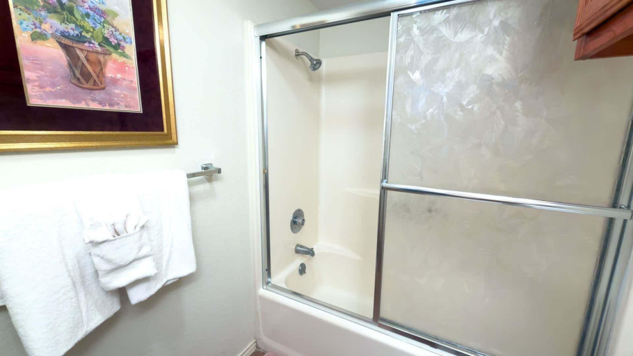 Bathroom 3, Renovated 1st Floor Beach 250ft Pool 2 Bedroom Apts, Cameron