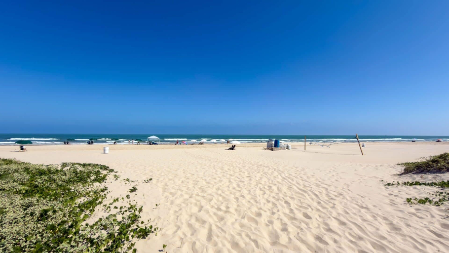Beach 4, Fresh &bright 1br Condo Poolview & Steps To Beach 1 Bedroom Condo, Cameron
