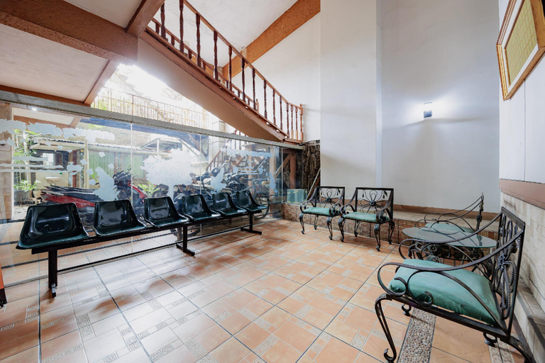 Public Area 2, RedDoorz Plus @ Amalio Hotel Surapati, Bandung