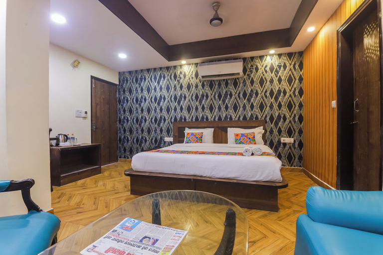 Bedroom 4, Anand Hotel With banquet hall Karol Bagh, Delhi