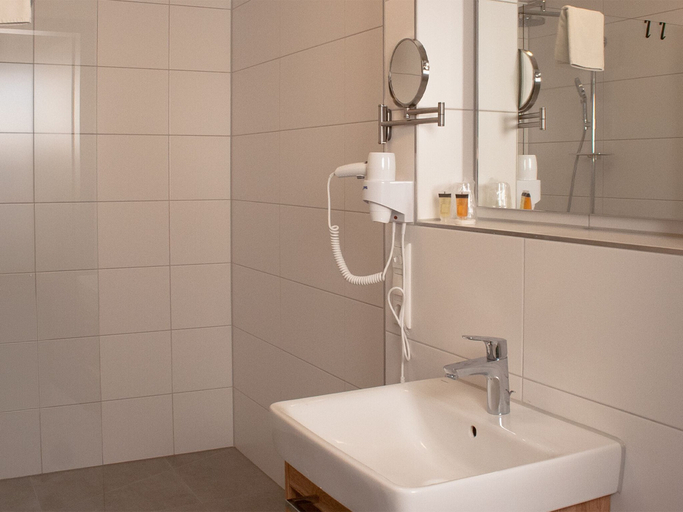 Bathroom 5, Hotel Good Night, Paderborn