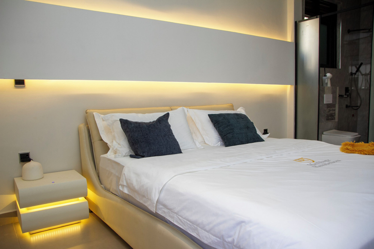 Room 5, Heritage Residences Muyenga Blue Haze, Kampala