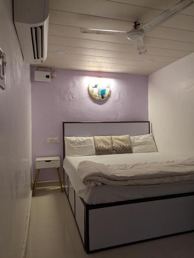 Room 3, Meenakshi Guest House, Varanasi