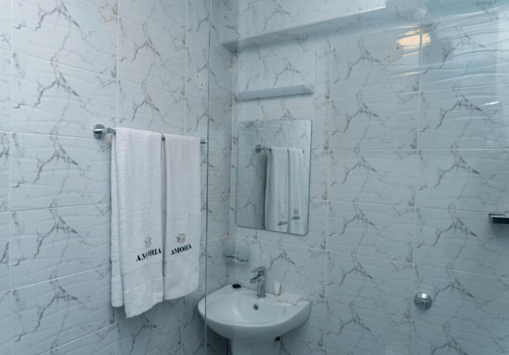 Bathroom 2, Amoria Boutique Hotel, Limuru