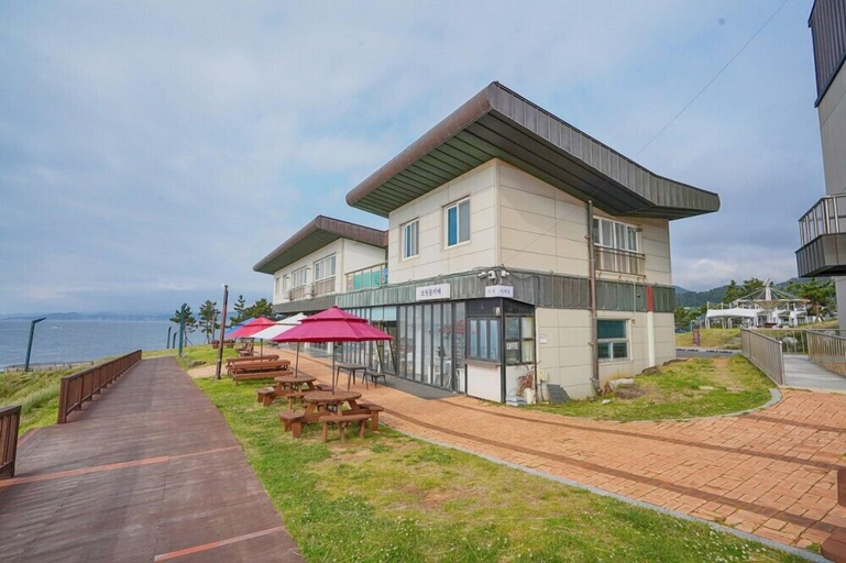 Exterior & Views 2, Bolisdol Pension, Pohang