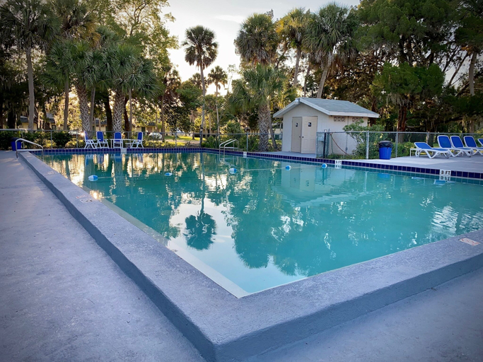 Pool, Christian Retreat Conference Center, Manatee