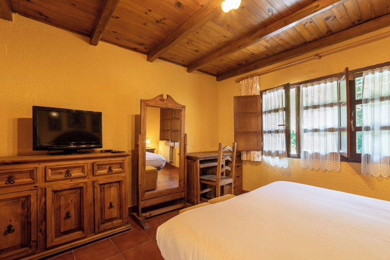 Room 2, Hotel-Restaurante Tixileiro, Asturias
