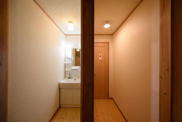 Bathroom, Minshuku Tsutaya, Yufu