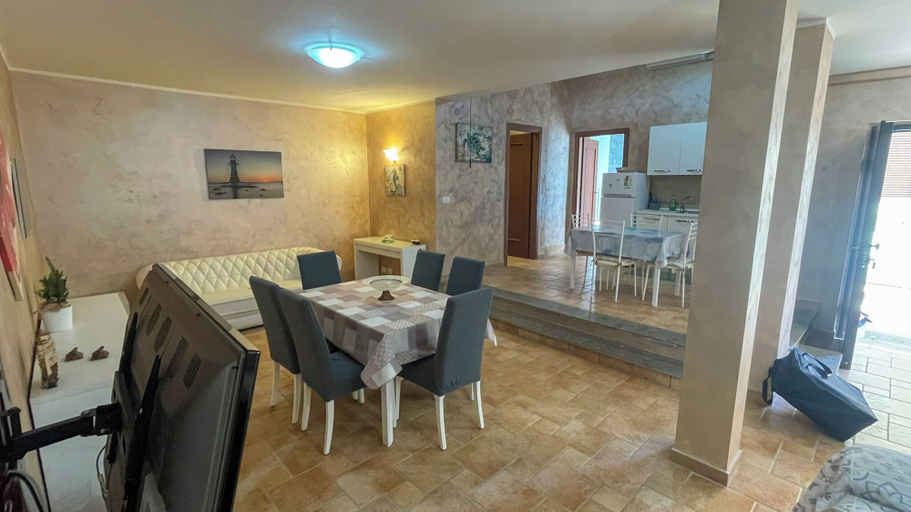 Others 4, Casa Relax, Latina
