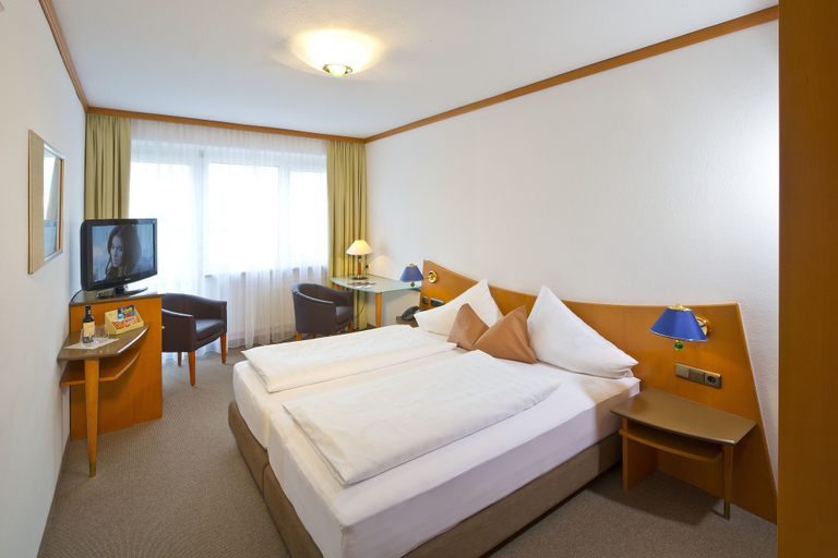 Bedroom 2, Penz Hotel West, Innsbruck