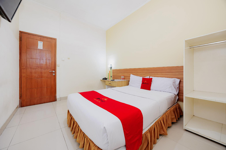Bedroom, RedDoorz Plus @ Amalio Hotel Surapati, Bandung