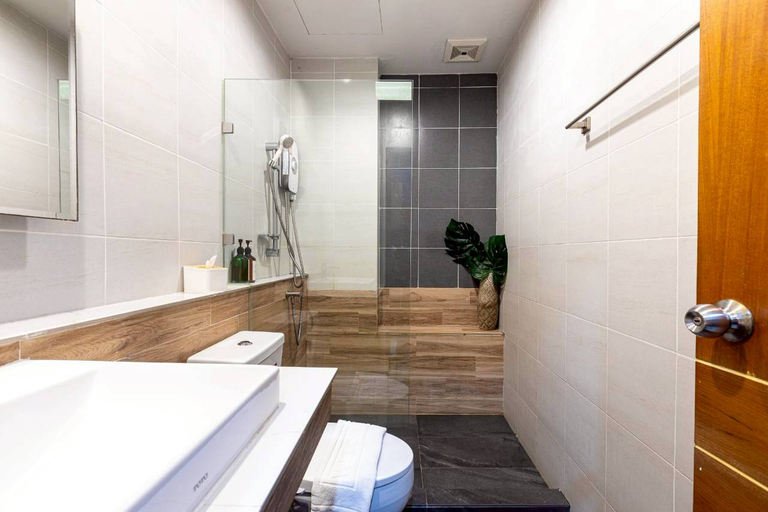 Bathroom 3, The living Hotel Samutprakan, Bang Bo