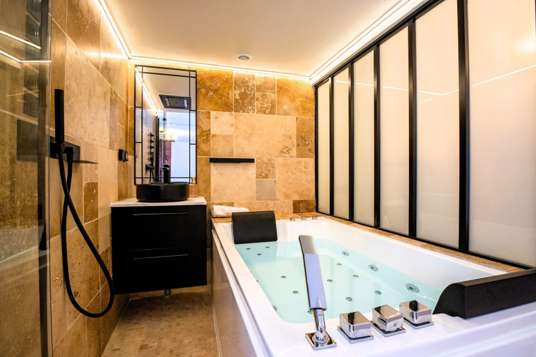 Bathroom 4, Cristalys Loveroom & Spa, Hérault