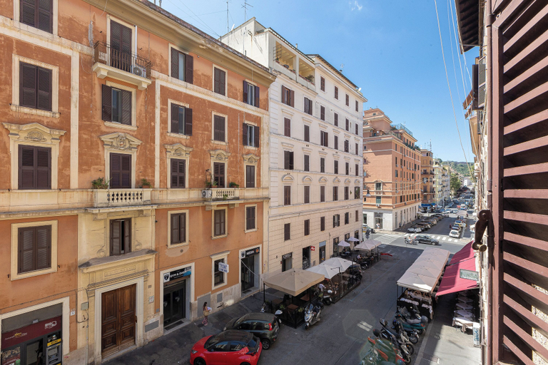 Exterior & Views 2, Rental in Rome Vatican Museum Apartment, Roma