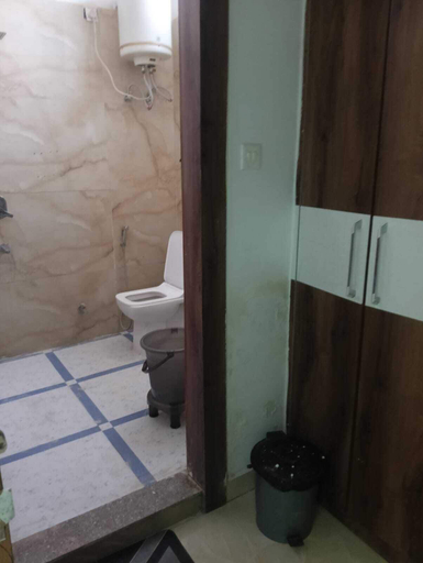 Bathroom 4, Chanakya Palm, Mathura