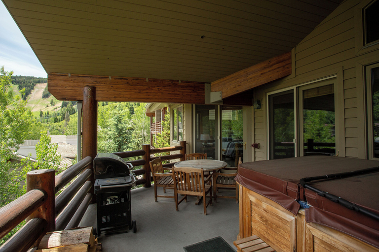 Outdoor dining 4, 503 - Four Bedroom with Spa Trail's End Lodge 4 Condo, Summit