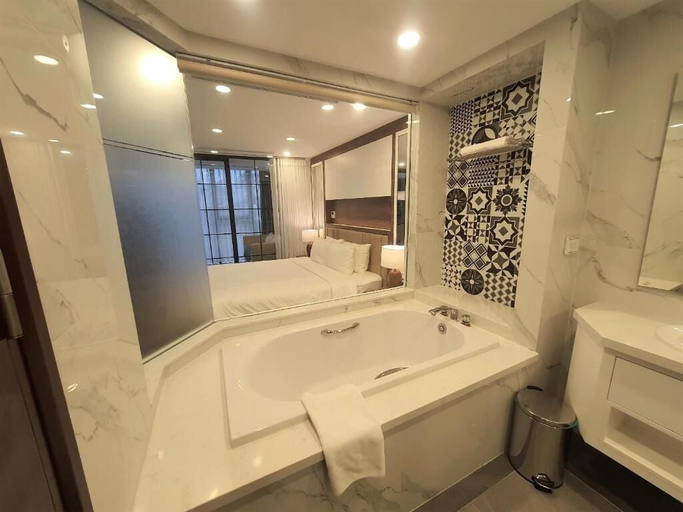 Bathroom 3, LIVIE Ha Noi Ham Long, Hoàn Kiếm
