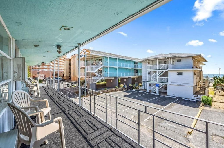 Terrace/patio, Eden Roc Motel, Worcester