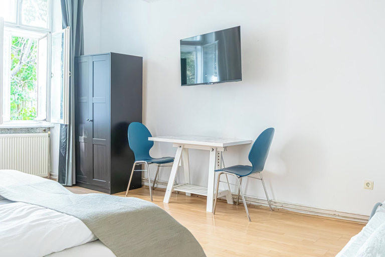 Room 4, Comfy Private Room Long Stay Belvedere, Wien