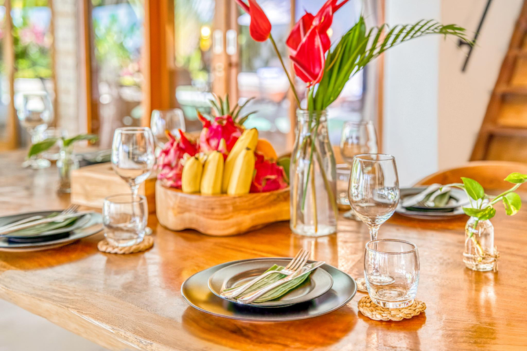 Food & Drinks 5, Villa Barcelona (6BDR), lush garden, private pool, Badung