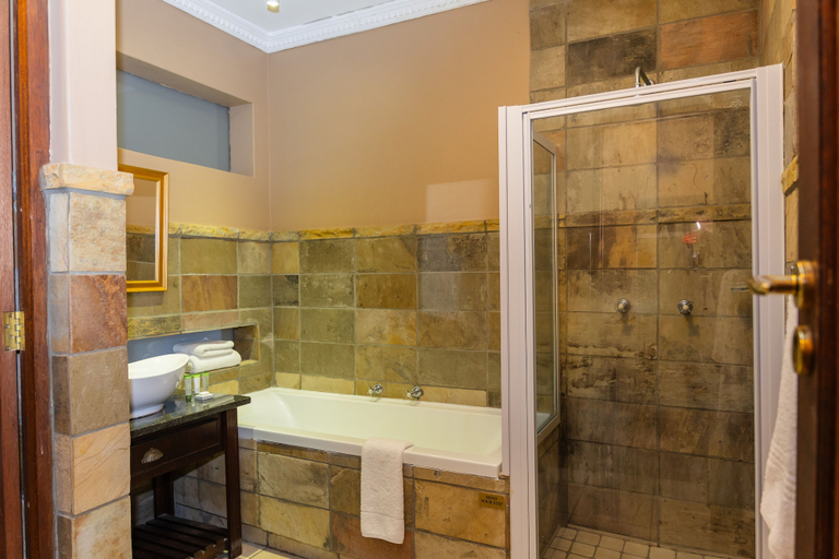 Bathroom 4, Premier Hotel Anta Boga, Mangaung