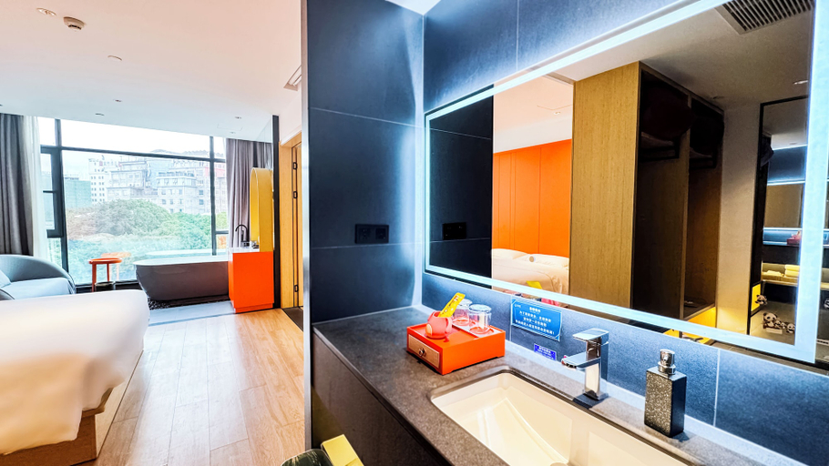 Bedroom 4, Global Village Riverside Hotel, Guilin