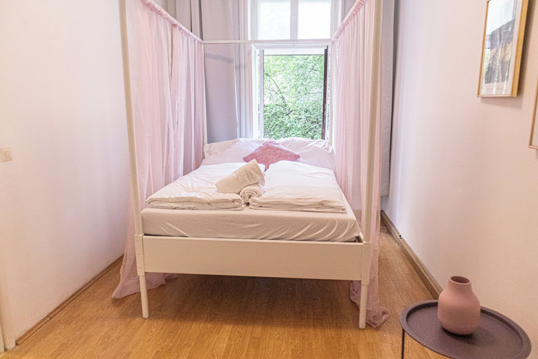 Room 2, Affordable 2BR Apt Long Stay Karlsplatz, Wien