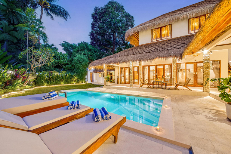 Sport & Beauty 2, Villa Barcelona (6BDR), lush garden, private pool, Badung