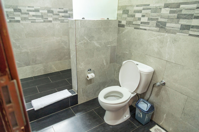 Bathroom 2, Extreme Adventure Park, Bamunanika