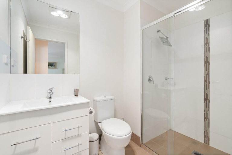 Bathroom 5, Relaxed 2br, 2bth Apartment With Balcony & Parking, Canberra
