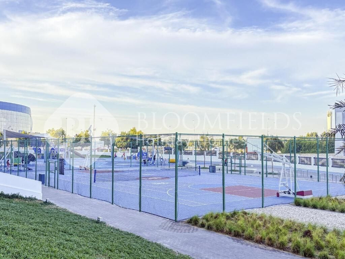Sport court, Bloomfields Stunning 1Br in WE, Yas Island