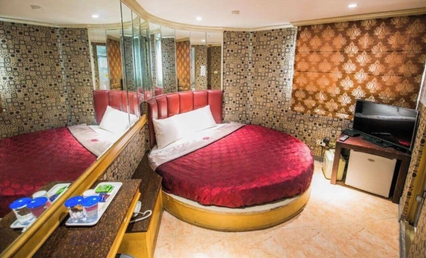 Bedroom 2, Paiyueh hotel, Taipei City