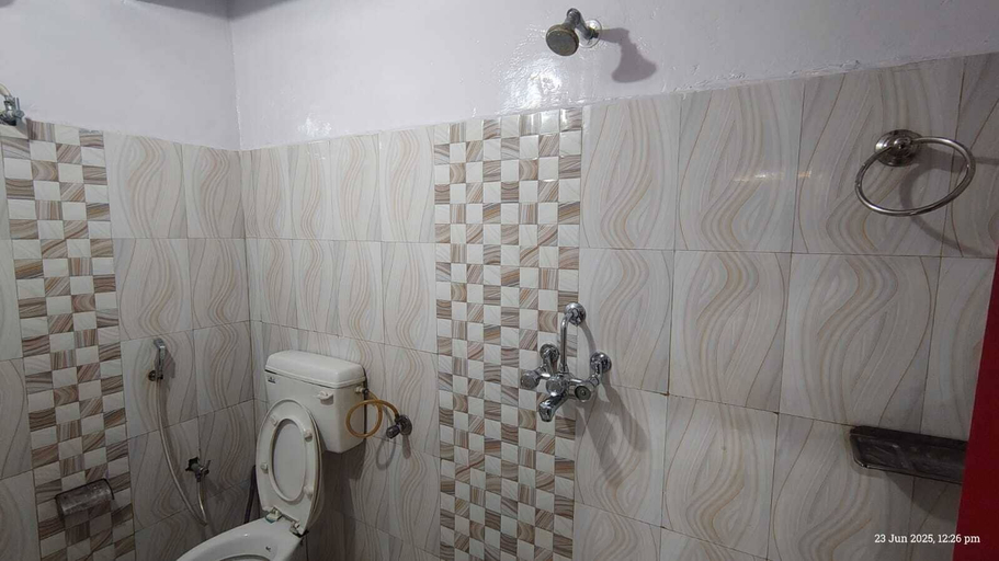 Bathroom 2, Radha Krishna Home, Varanasi
