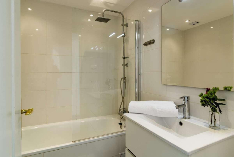 Bathroom, RDM - Stylish Holiday Apartment With Ocean Views, Málaga
