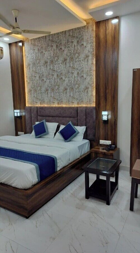 Room 4, New Hotel Avni, Varanasi