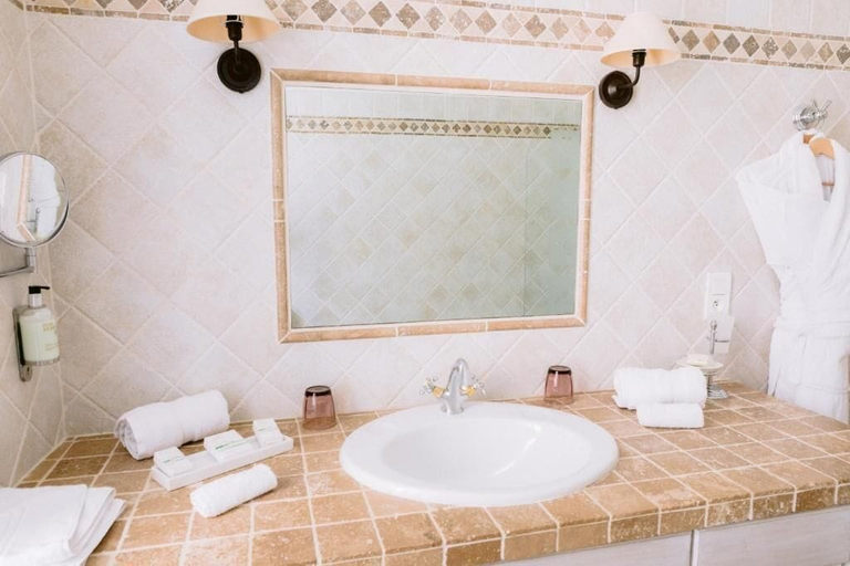 Bathroom 5, LE MAS DE LA ROSE, Bouches-du-Rhône